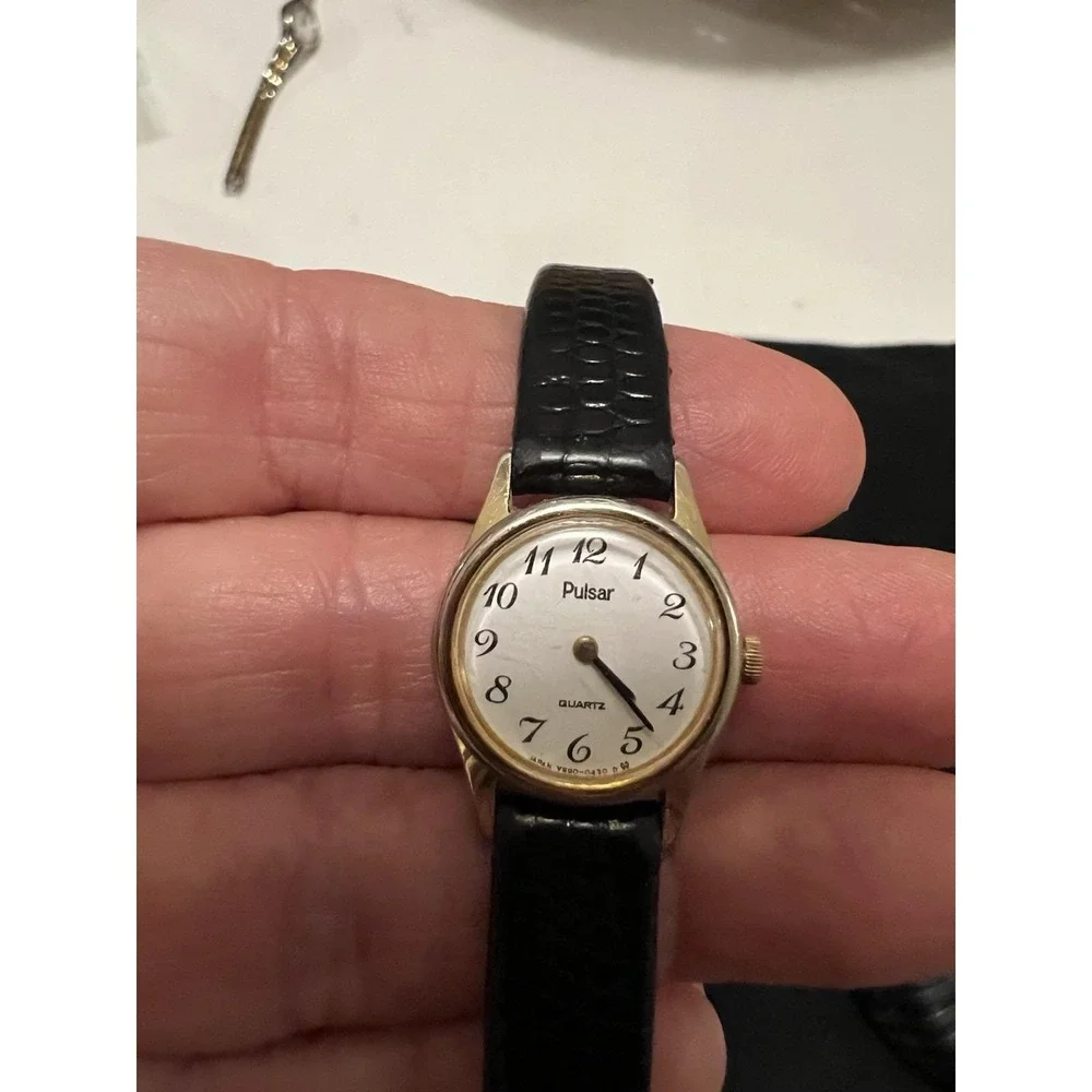 Pulsar Women's Gold Tone Embossed Leather Strap Watch Vintage
